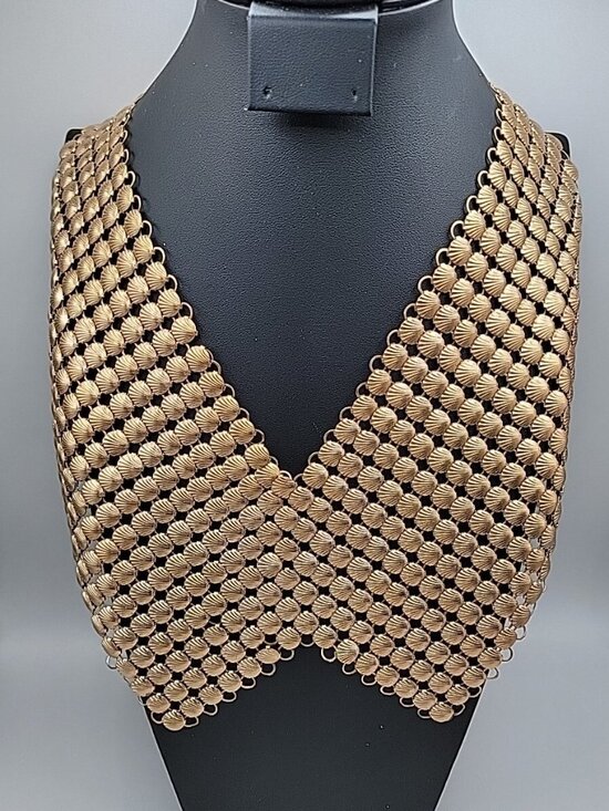 Not specified Jewelry - Shell Shaped Mesh Large Bib Shaw Necklace Gold Tone Metal Rare Full Front 1970s